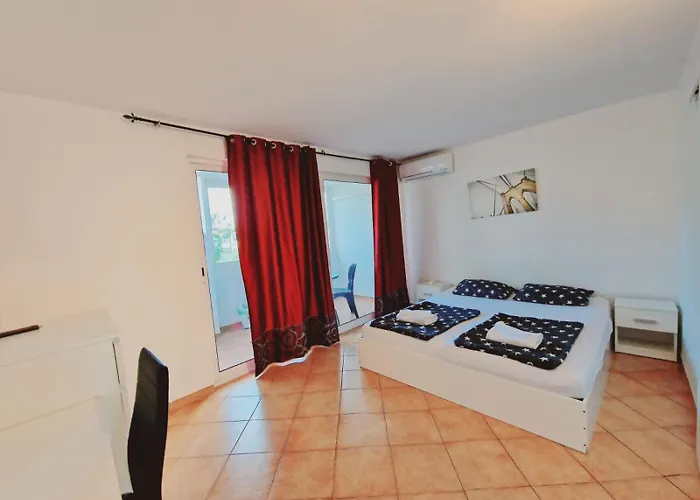 Damian Apartments