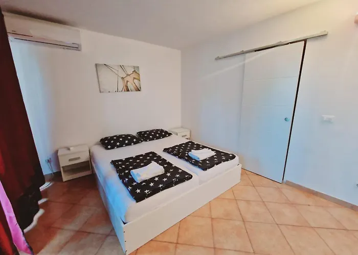 Damian Apartments
