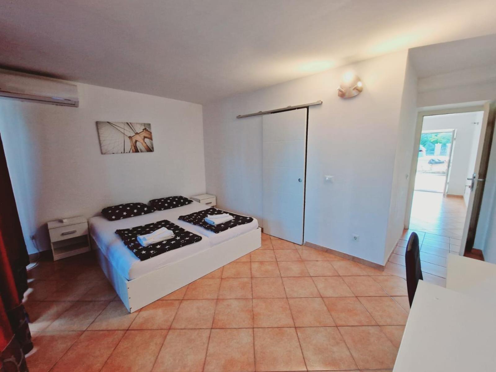 Damian Apartment